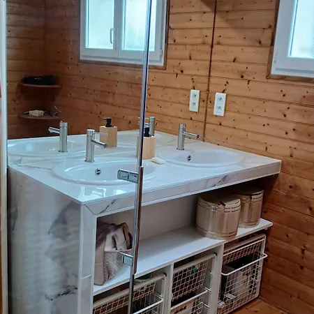 Hébergement de vacances Climatisé Avec Piscine Sur Les Hauteurs De *