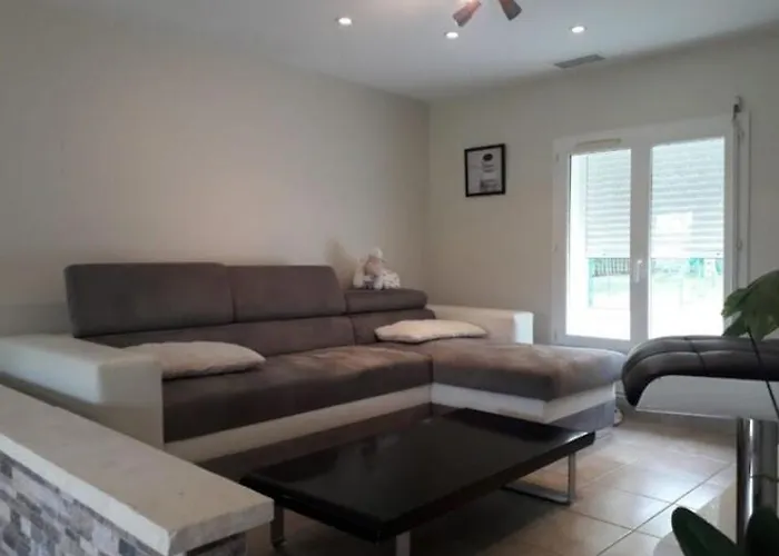 Σπίτι διακοπών Climatise Avec Piscine Sur Les Hauteurs De *