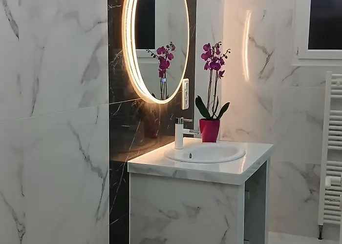 Climatise Avec Piscine Sur Les Hauteurs De